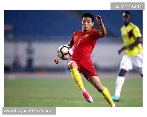 红色足球明星头像女孩展现青春活力与运动魅力的完美结合 红色足球明星头像女孩展现青春活力与运动魅力的完美结合